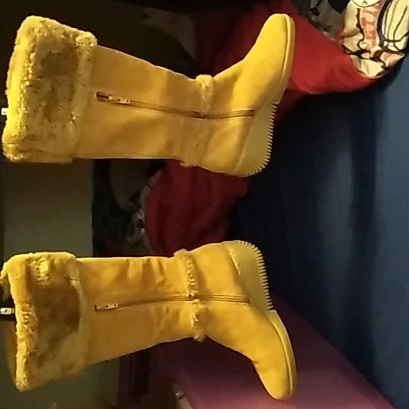 Victoria Spencer Leather Boots - Picture 3 of 6